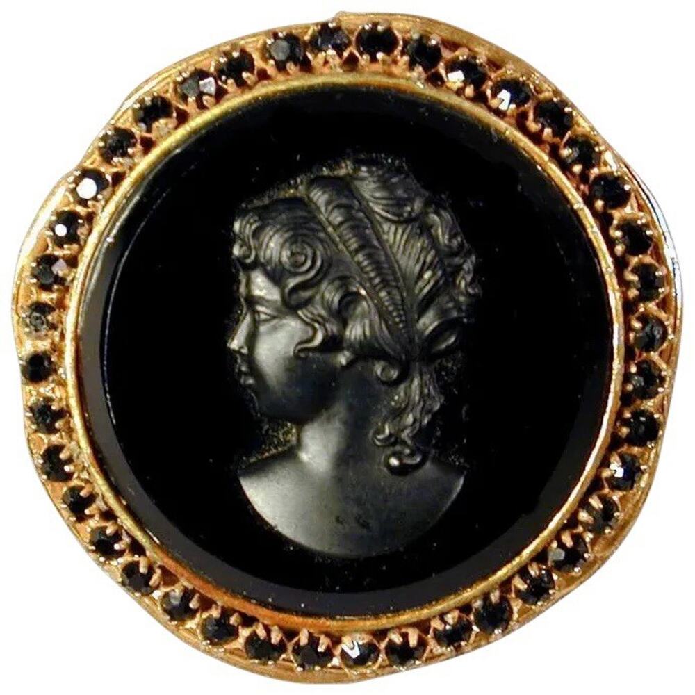 Vintage Round Black Cameo Gold Tone Pendant/ Brooch Black Stones Designer